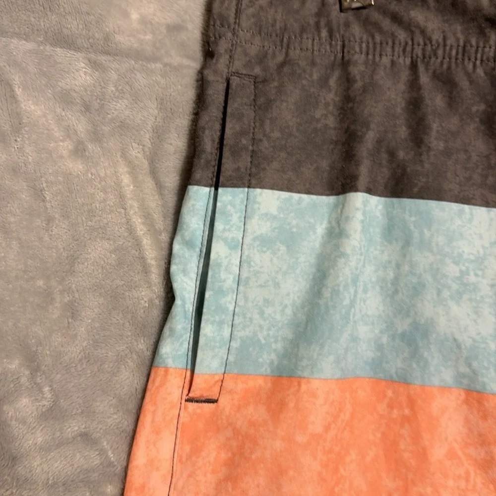 American‎ Eagle swim shorts men’s XL Men's Gray and Blue Swim Shorts no net